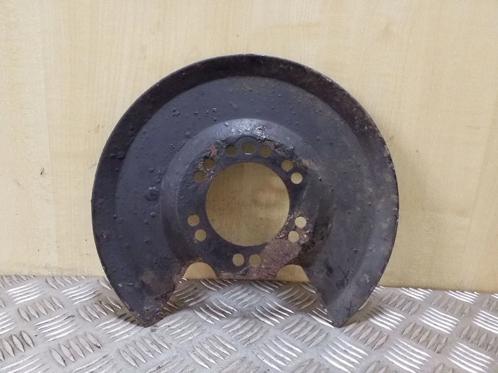 Rear brake disc plate dust cover – right