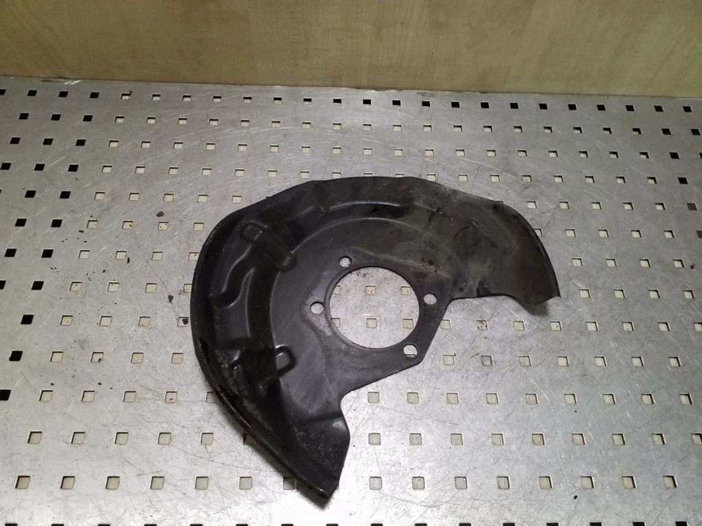 Rear brake disc plate dust cover – right