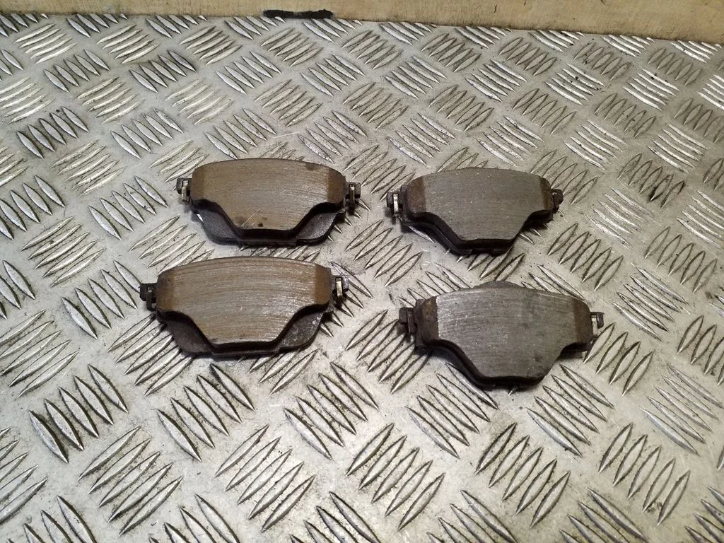 Piduriklotsid (tagumised)