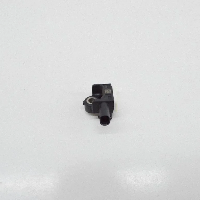 Drošības spilvenu trieciena sensors – Tesla Model Y (2020-)