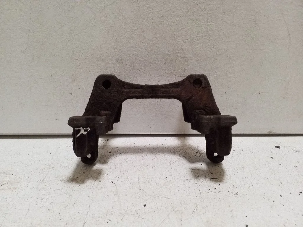Piduriklotside hoidik/kandur (tagumine) – parem