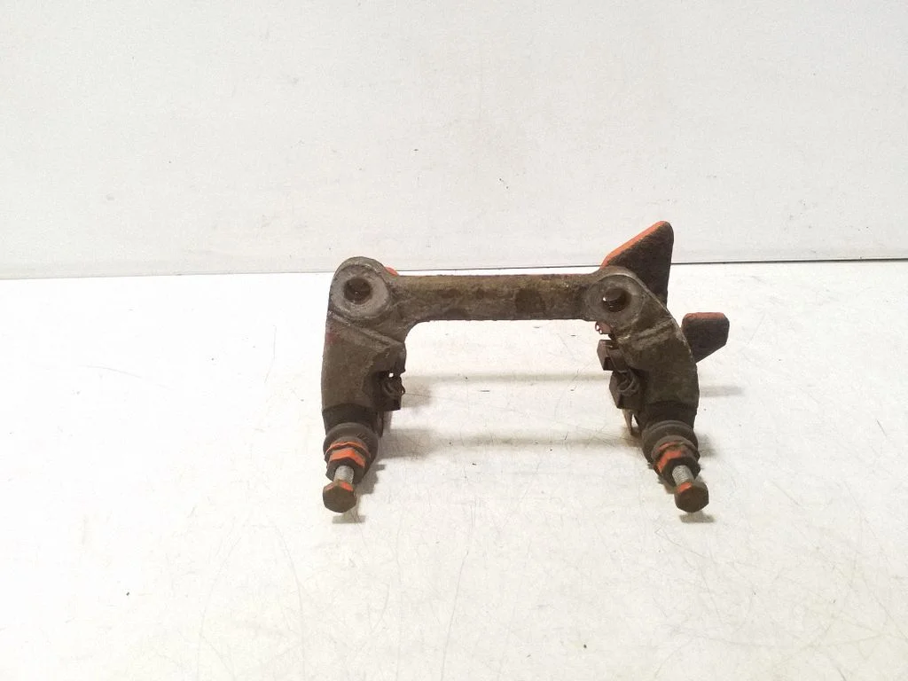 Piduriklotside hoidik/kandur (tagumine) – parem