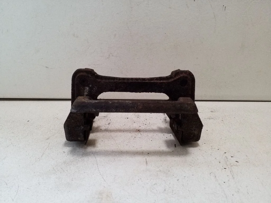 Piduriklotside hoidik/kandur (tagumine) – parem