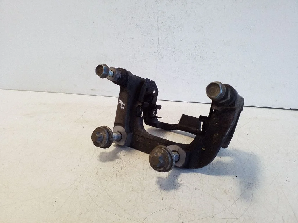 Piduriklotside hoidik/kandur (tagumine) – parem
