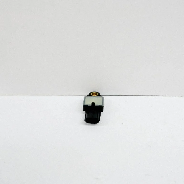 Drošības spilvenu trieciena sensors P04896065AA