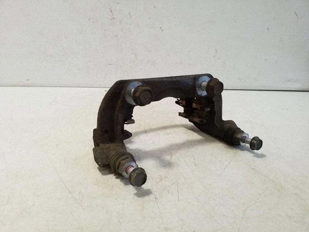 Piduriklotside hoidik/kandur (tagumine) – parem