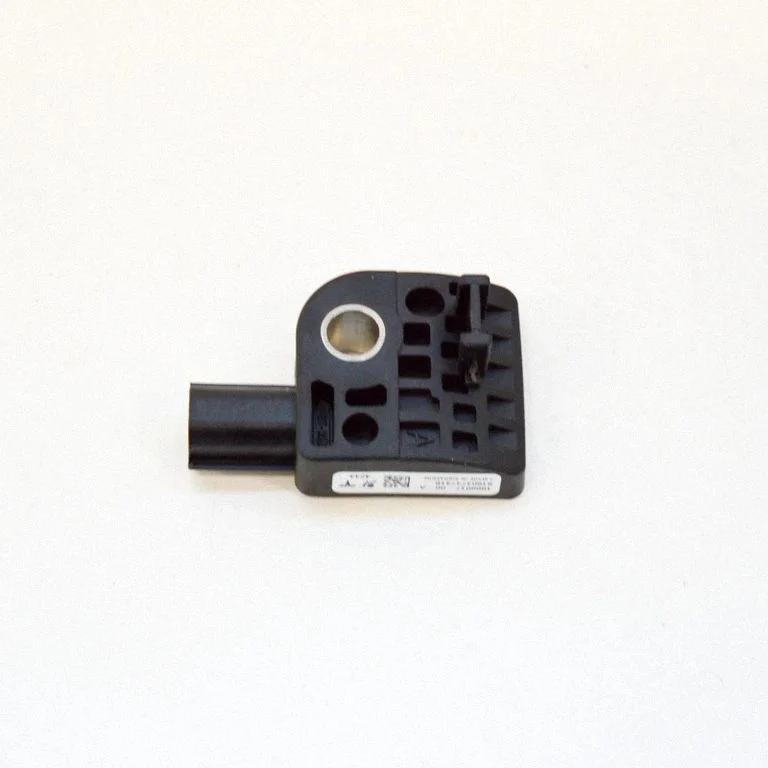Drošības spilvenu trieciena sensors – Tesla Model S (2012-)