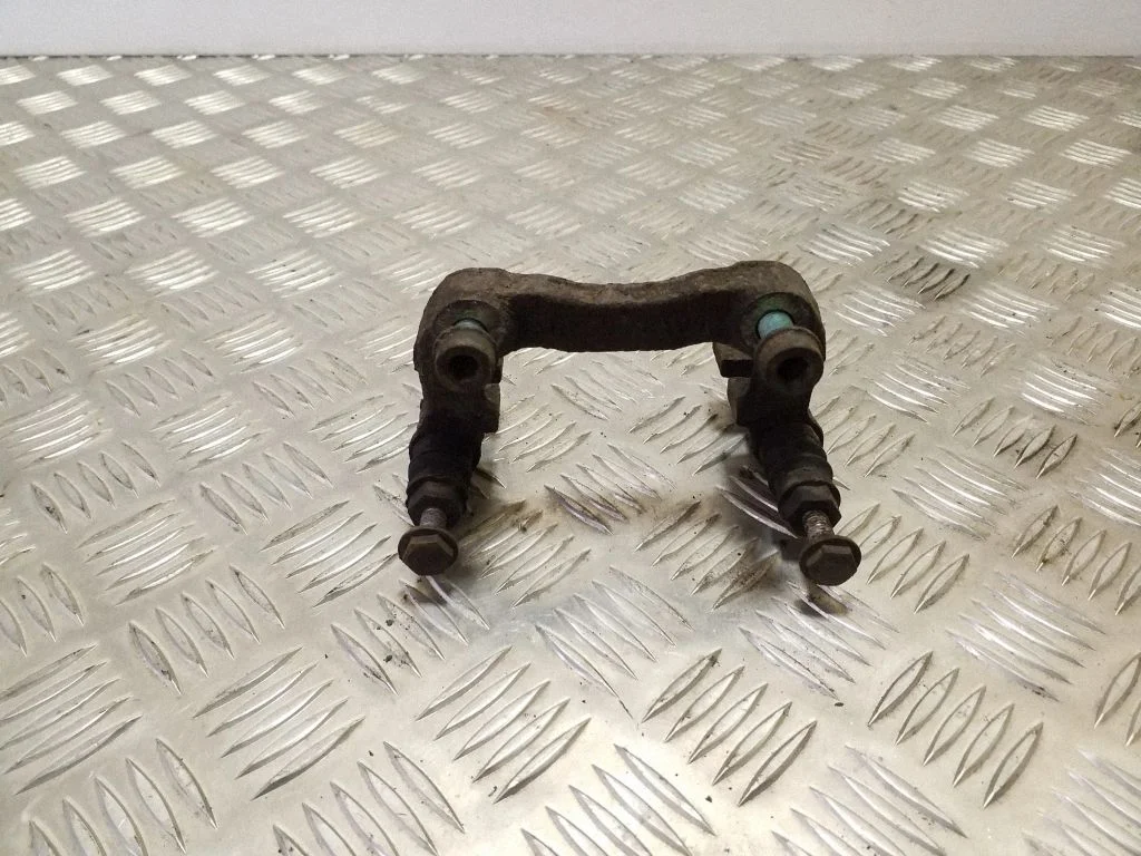 Piduriklotside hoidik/kandur (tagumine) – parem