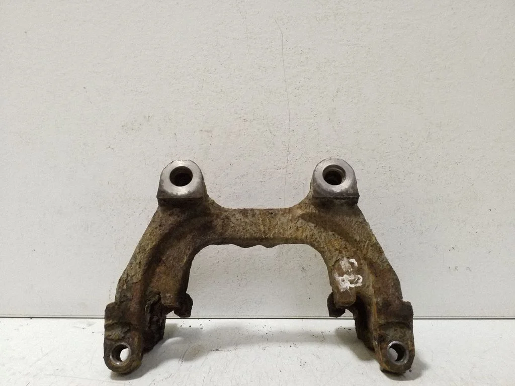 Piduriklotside hoidik/kandur (tagumine) – parem