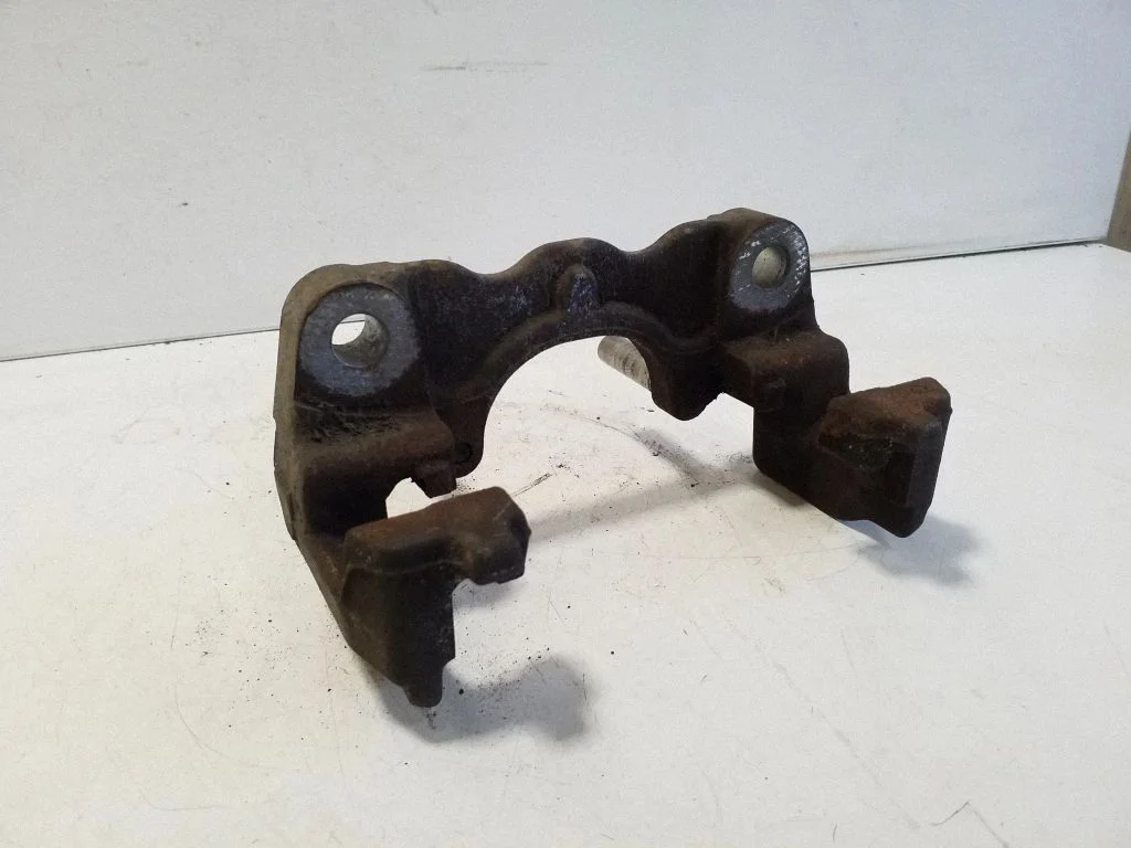 Brake caliper pad carrier rear – right