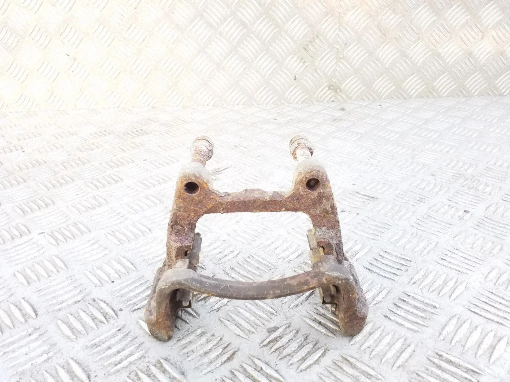 Piduriklotside hoidik/kandur (tagumine)