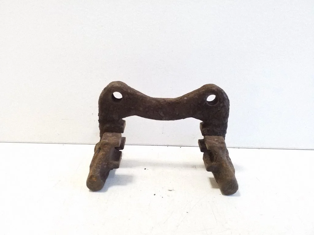 Piduriklotside hoidik/kandur (tagumine) – parem