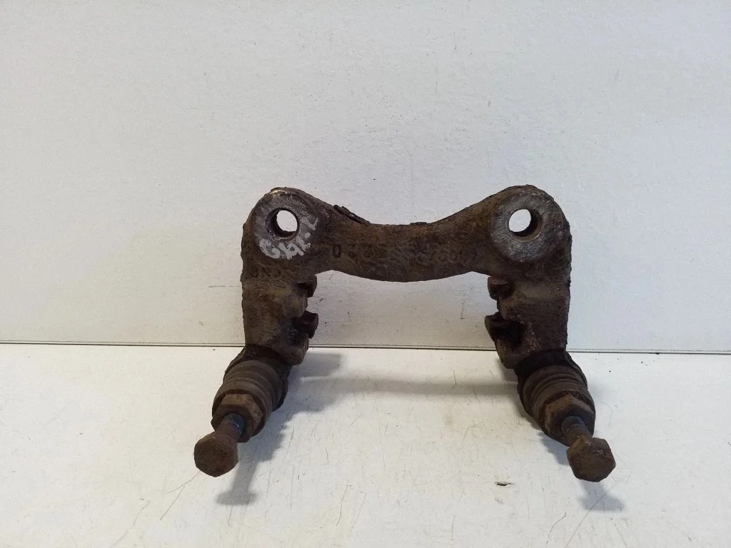 Piduriklotside hoidik/kandur (tagumine) – vasak