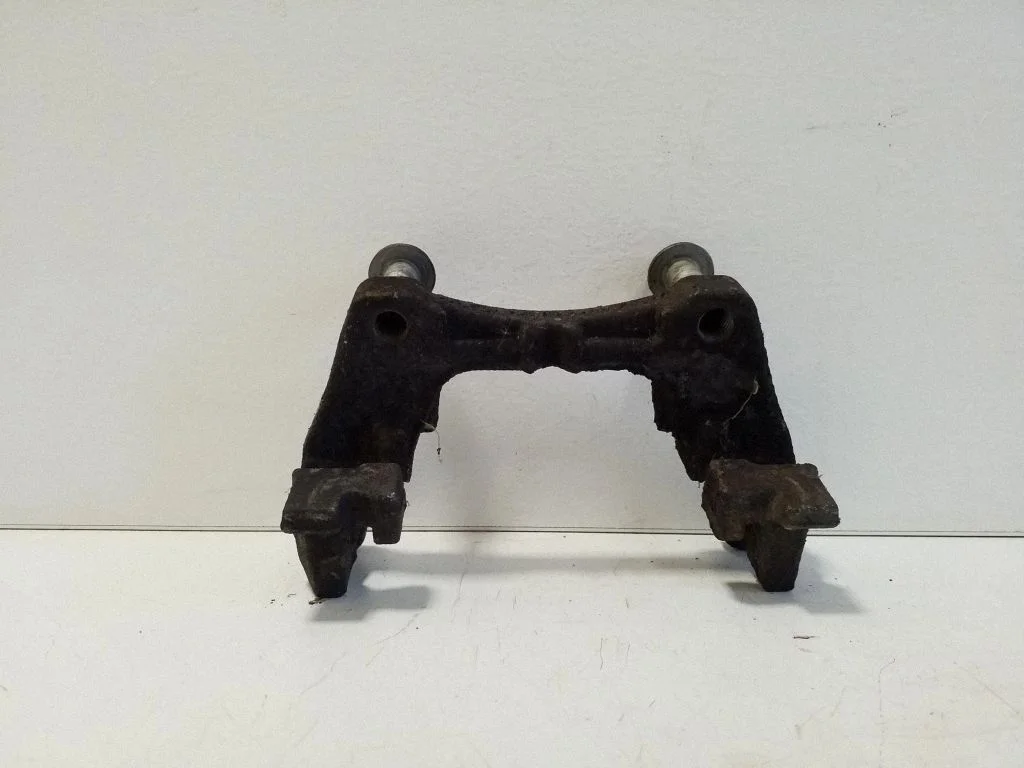 Piduriklotside hoidik/kandur (tagumine) – parem