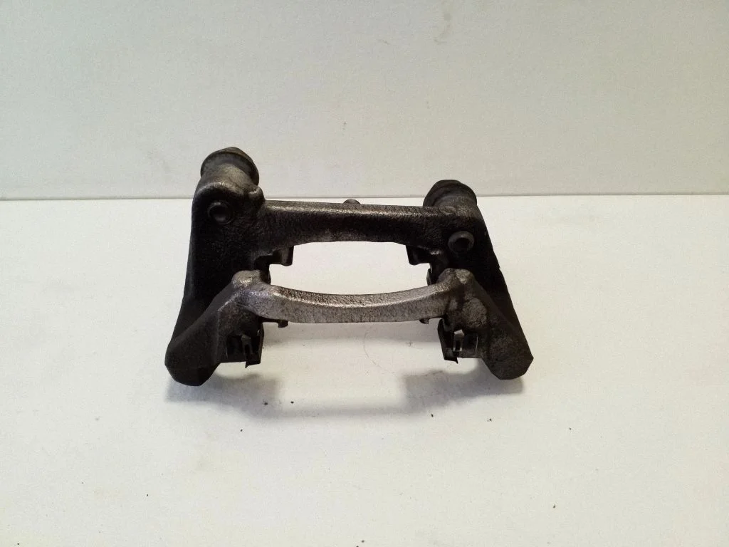 Piduriklotside hoidik/kandur (tagumine) – parem