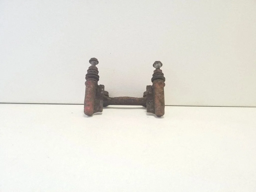 Brake caliper pad carrier rear