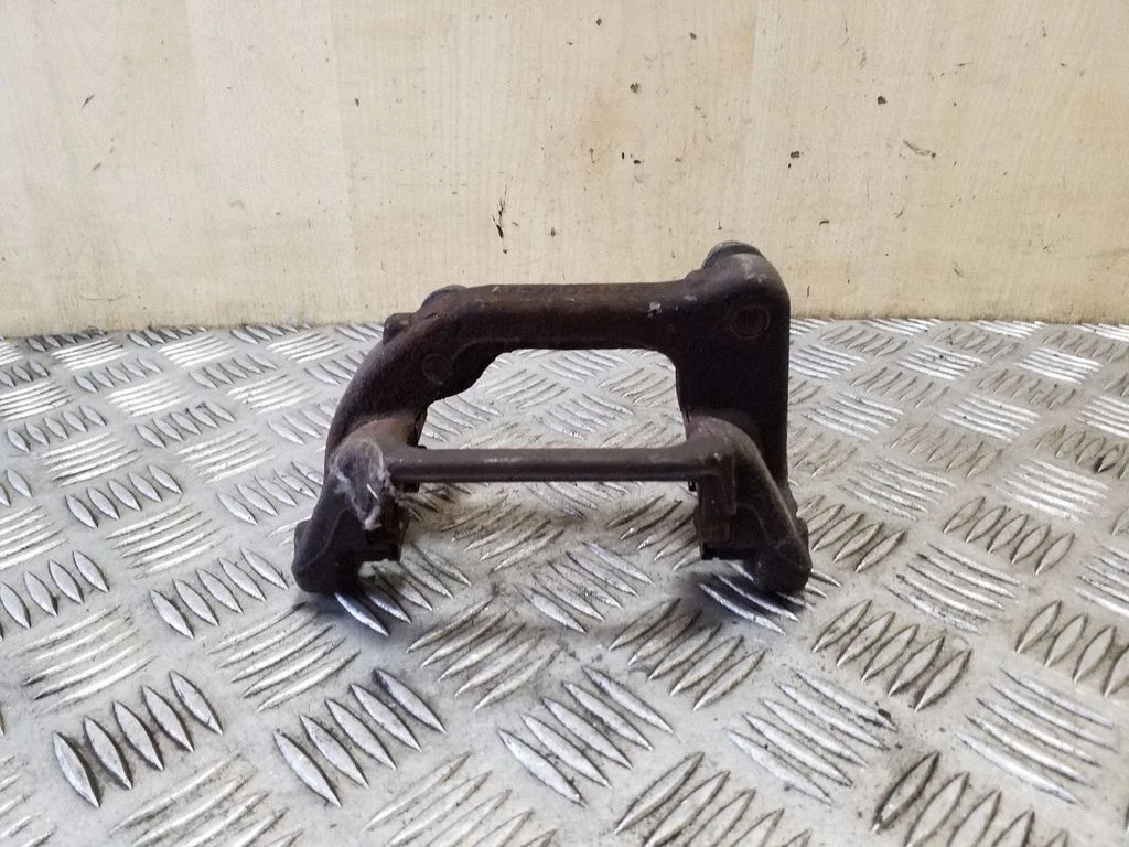 Piduriklotside hoidik/kandur (tagumine) – Citroen C4 Grand Picasso (2013-2018)
