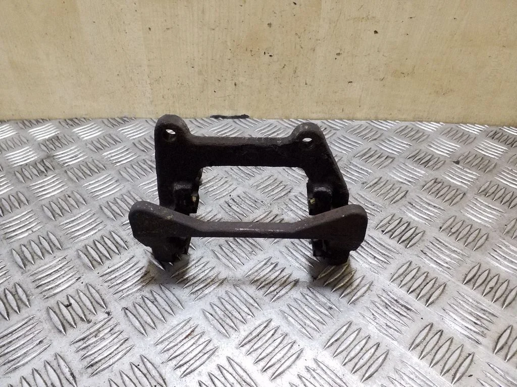 Brake caliper pad carrier rear – left