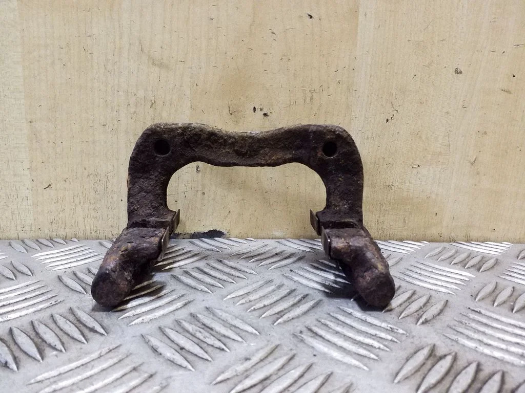 Brake caliper pad carrier rear