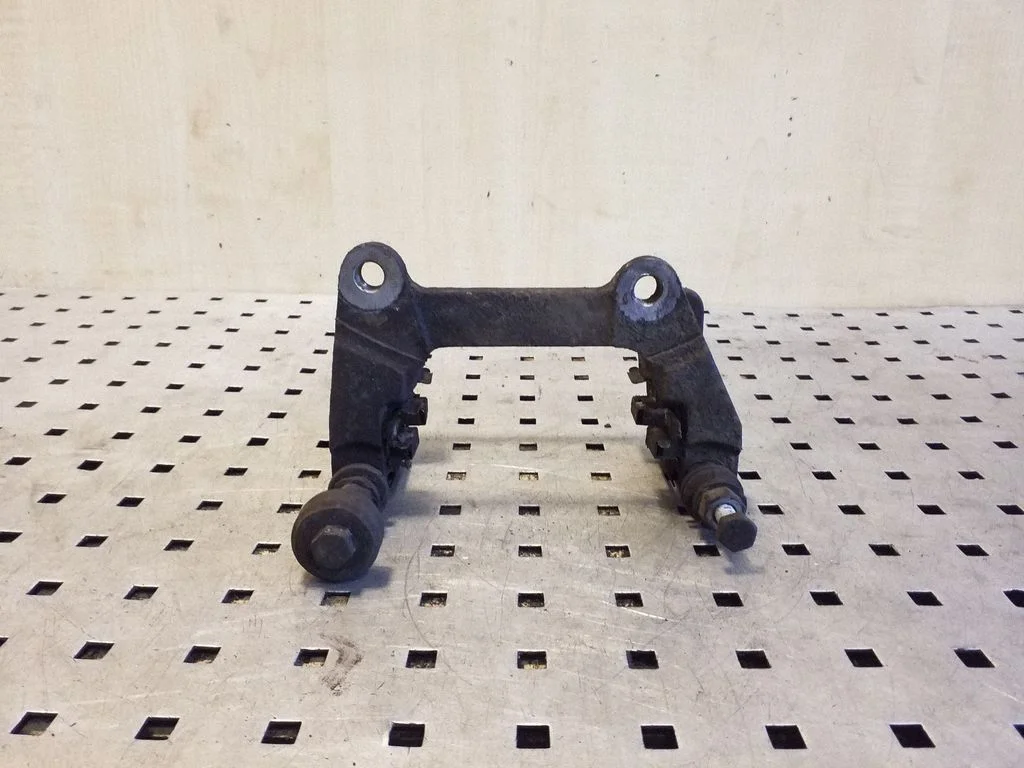 Brake caliper pad carrier rear – right