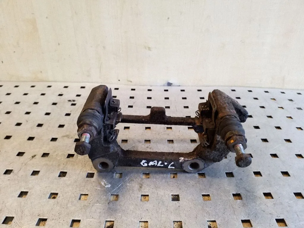 Brake caliper pad carrier rear – rear left