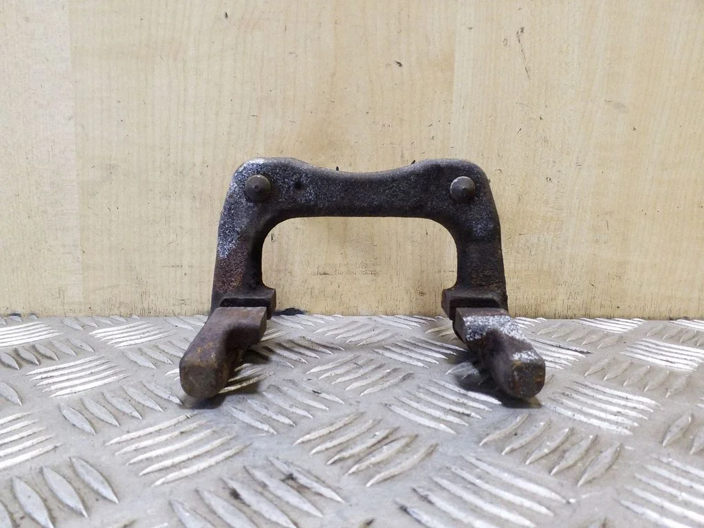 Piduriklotside hoidik/kandur (tagumine)