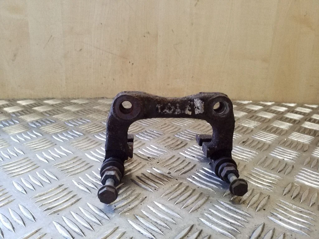 Piduriklotside hoidik/kandur (tagumine) – parem