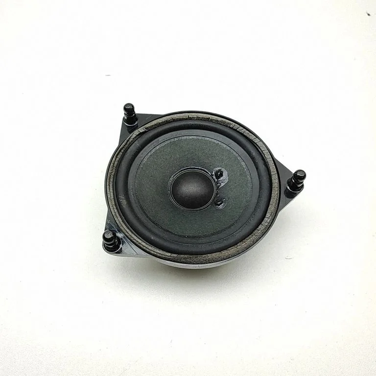 Skaļrunis (-ņi) aizmugurējās durvīs A2228200202