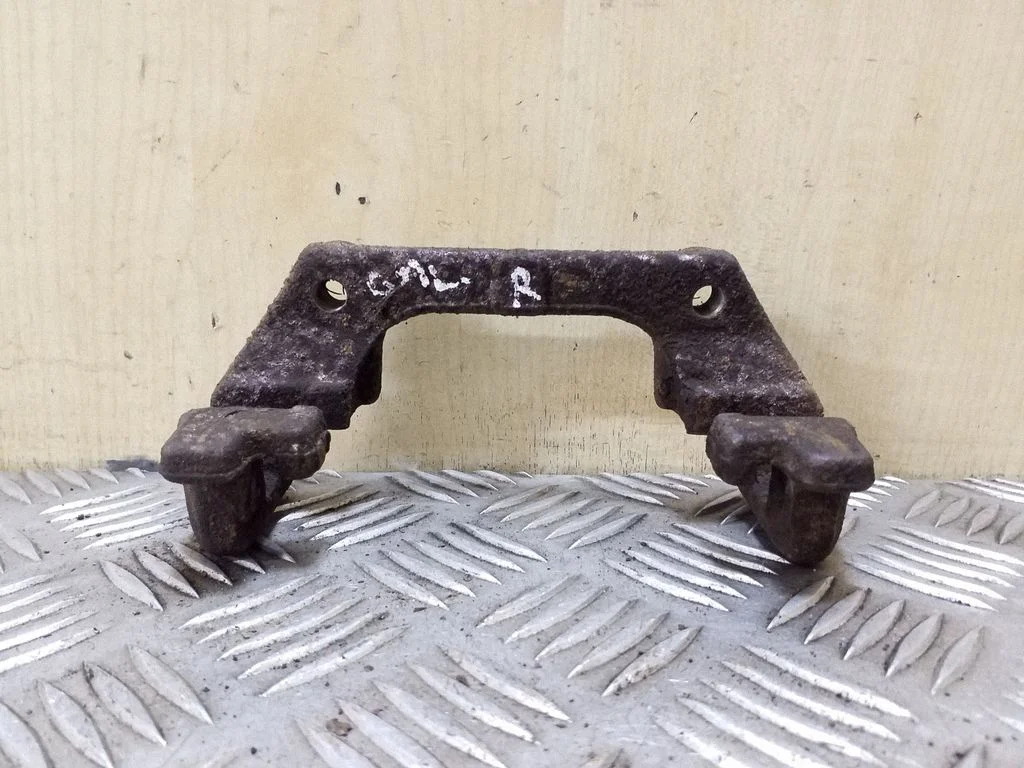 Brake caliper pad carrier rear – right