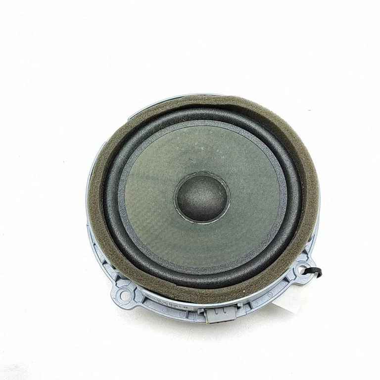 Skaļrunis (-ņi) aizmugurējās durvīs 96330G5100