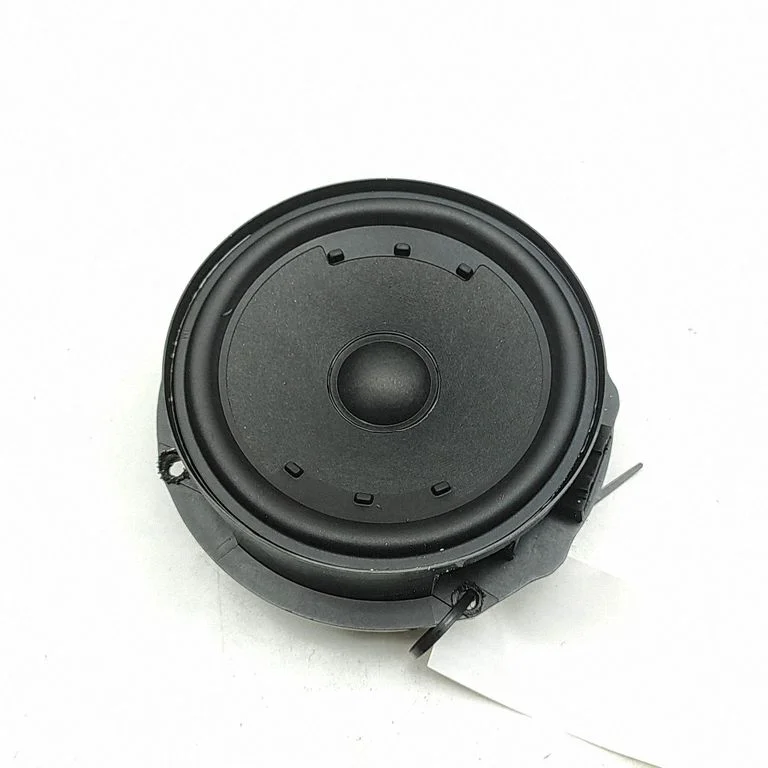 Skaļrunis (-ņi) aizmugurējās durvīs 14A035453A