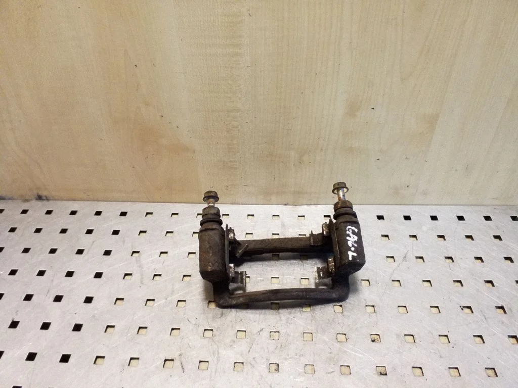 Brake caliper pad carrier rear – left