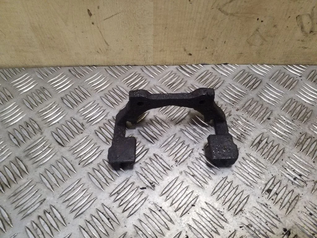 Piduriklotside hoidik/kandur (tagumine)