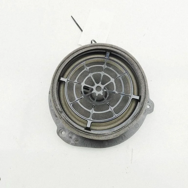 Skaļrunis (-ņi) aizmugurējās durvīs 8W5035411