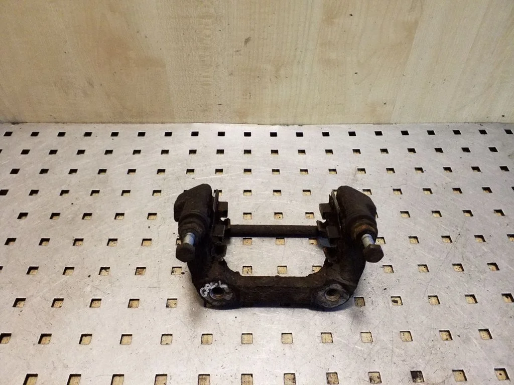 Brake caliper pad carrier rear – left