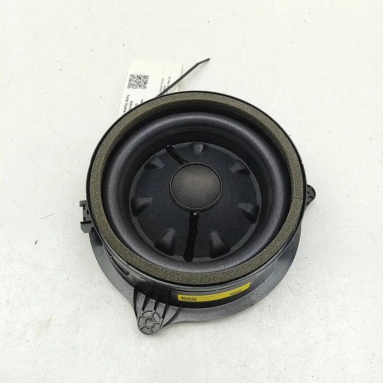 Tagaukse kõlar(id) M9R318808NC