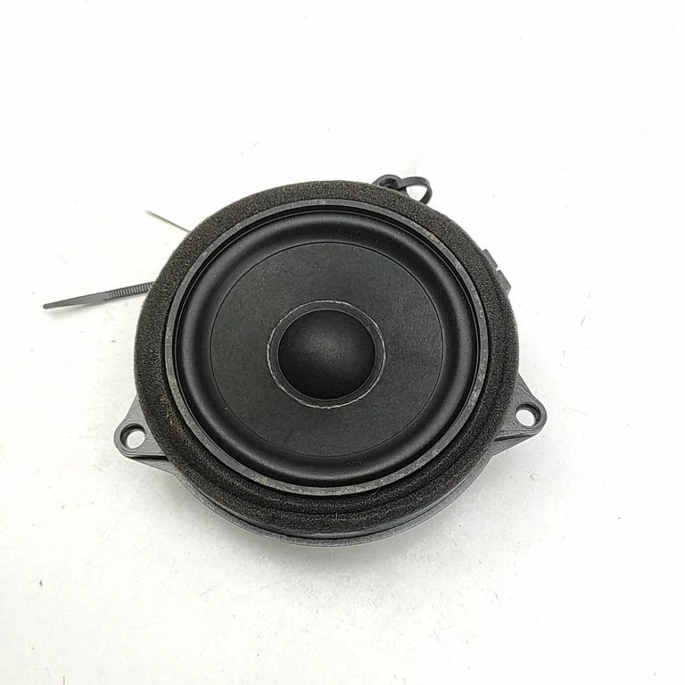 Skaļrunis (-ņi) aizmugurējās durvīs 2622518