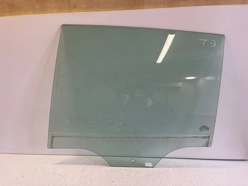 Tagaukse põhiklaas 10A845025B