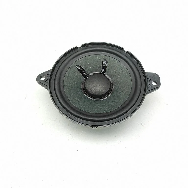 Skaļrunis (-ņi) aizmugurējās durvīs 80A035303