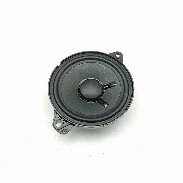 Skaļrunis (-ņi) aizmugurējās durvīs 80A035303