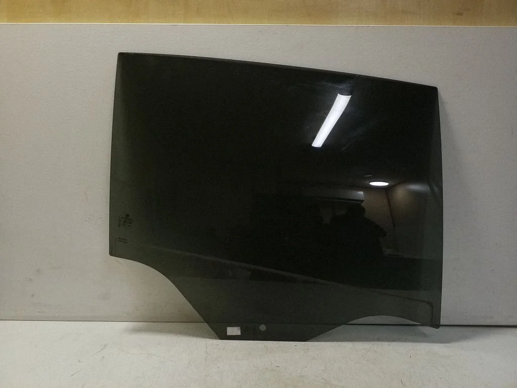 Rear door window glass 5H4845026A