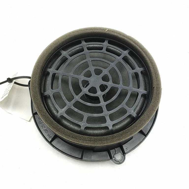 Skaļrunis (-ņi) aizmugurējās durvīs 4G1035411