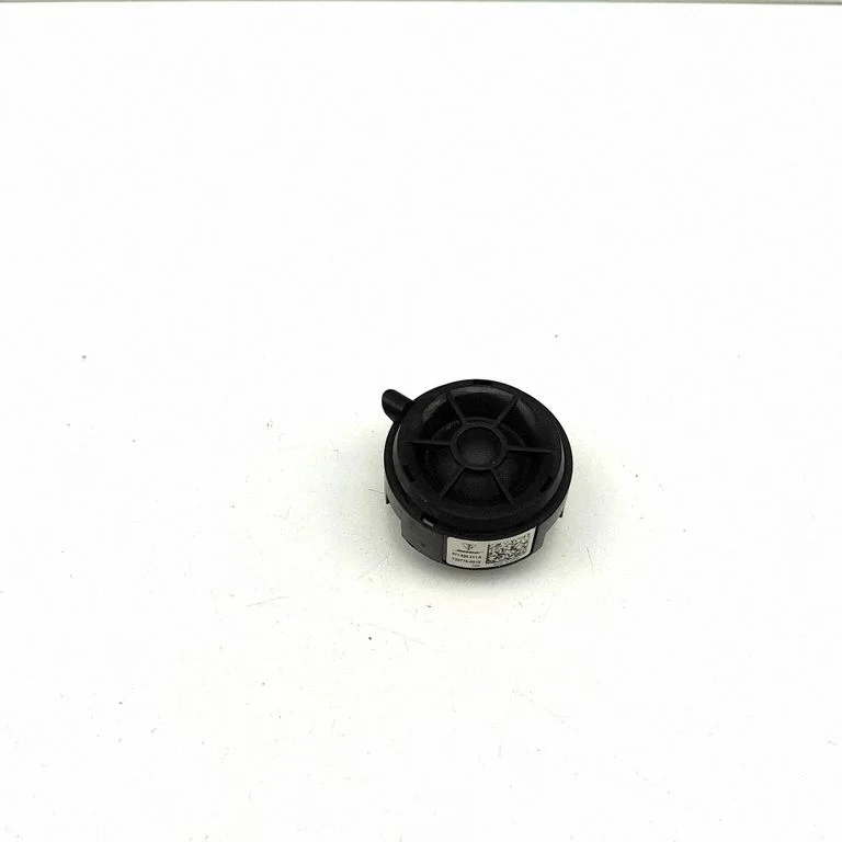 Skaļrunis (-ņi) aizmugurējās durvīs 971035411A