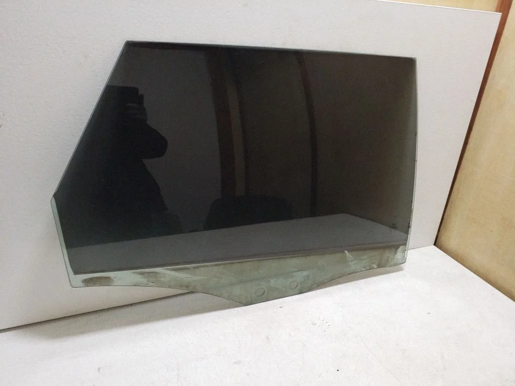 Rear door window glass – right