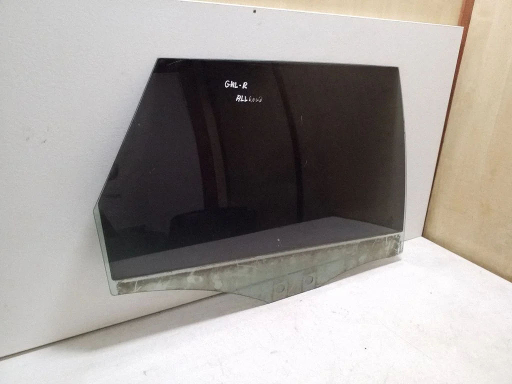 Rear door window glass – right