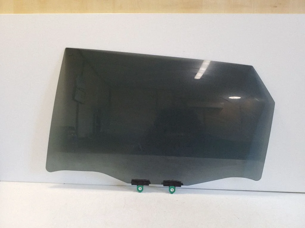 Galvenais aizmugurējo durvju stikls E643R007953