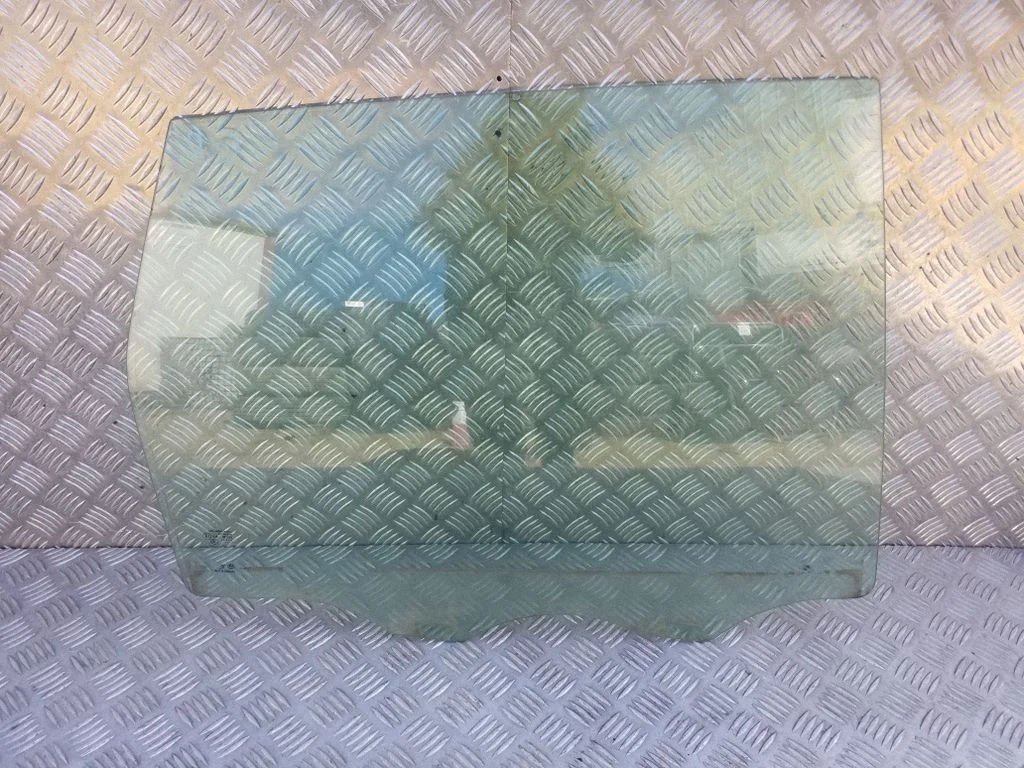 Rear door window glass – Porsche Cayenne (92A) (2010-2017)