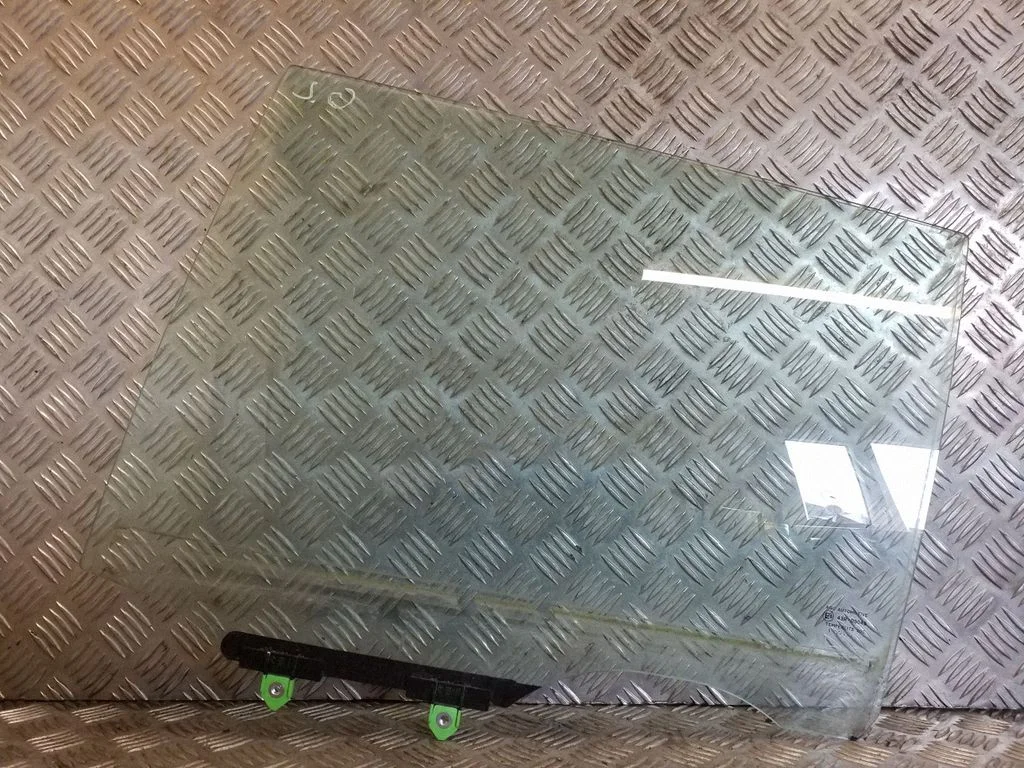 Tagaukse põhiklaas – Toyota Corolla E210 E21 (2018-)