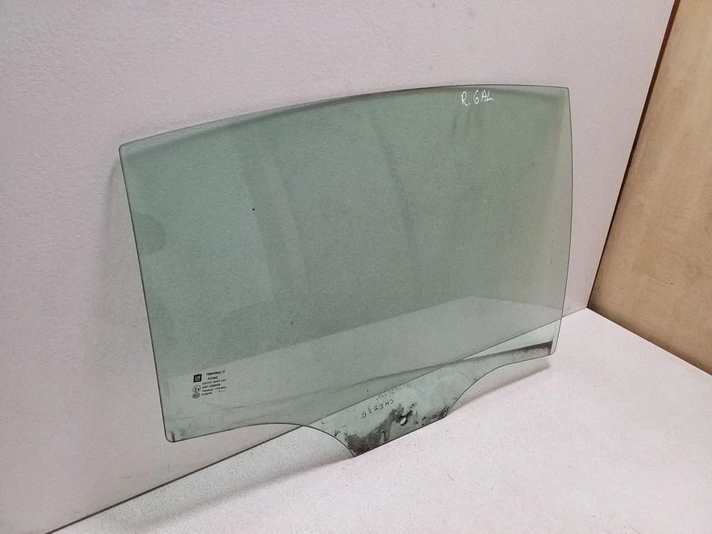 Rear door window glass – right