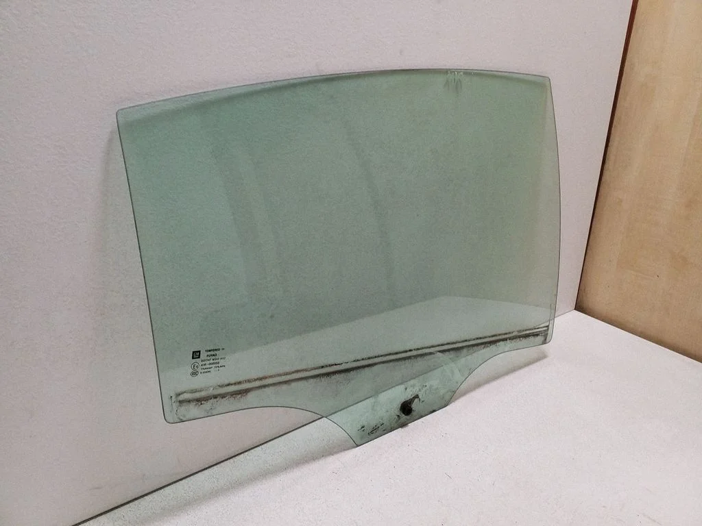 Rear door window glass – right